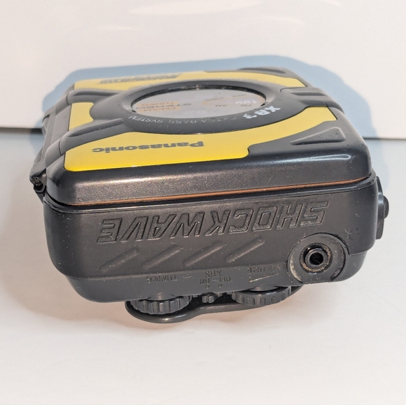 ❌ SOLD ❌ Panasonic Shockwave Stereo Cassette Player - Rugged Design with AM FM - Picture 4 of 7